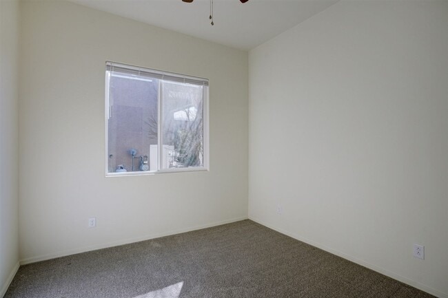 Building Photo - 3 bed 2 bath home in Quailwood!