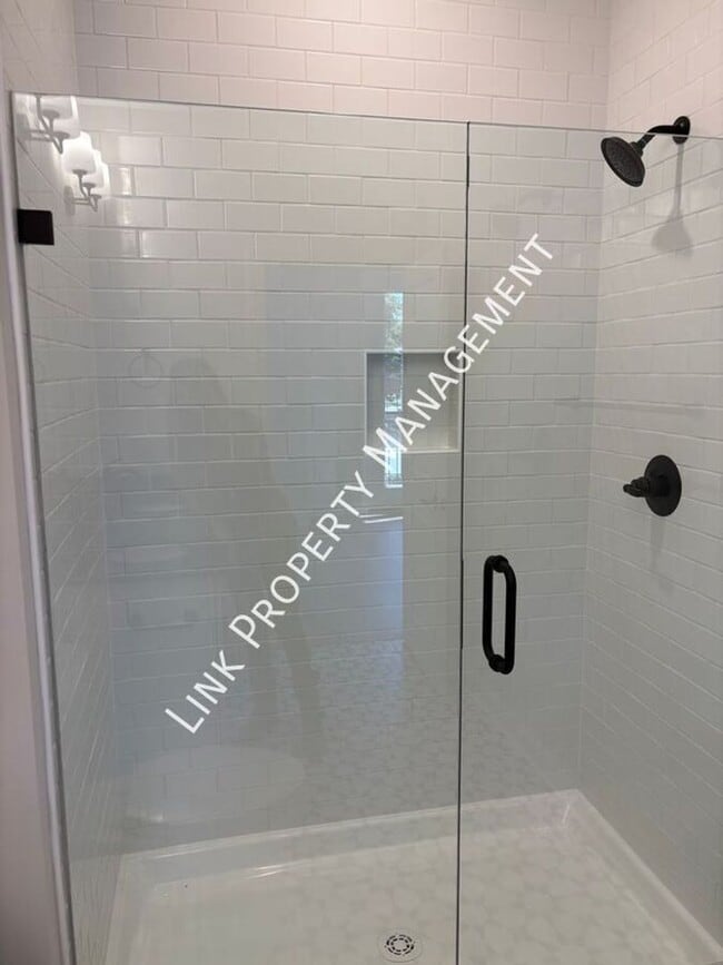 Building Photo - Brand New Townhome 3/3 Downtown near UTC a...