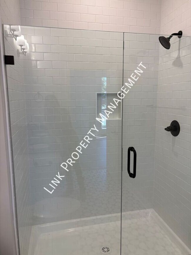 Building Photo - Brand New Townhome 3/3 Downtown near UTC and Erlanger