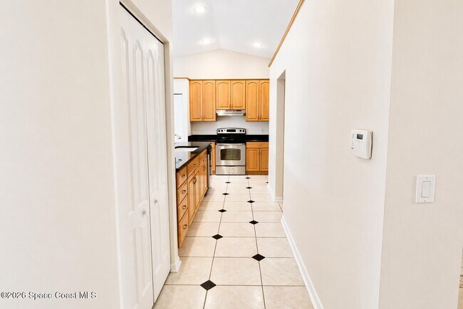 Building Photo - 270 Quail Dr