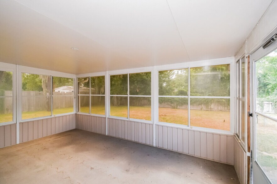 Building Photo - 3382 Westfield Dr