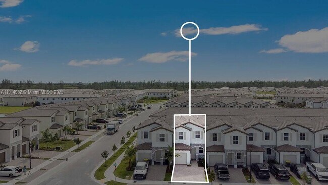 Building Photo - 2558 SE 27th Dr