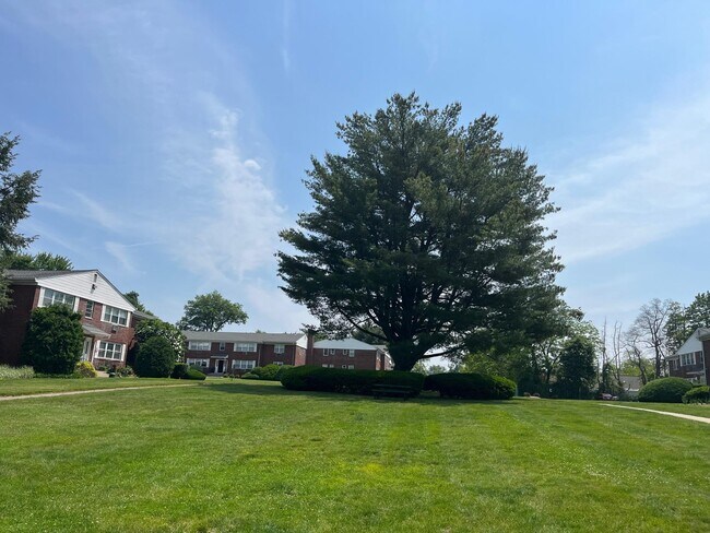 Building Photo - 225 N Middletown Rd