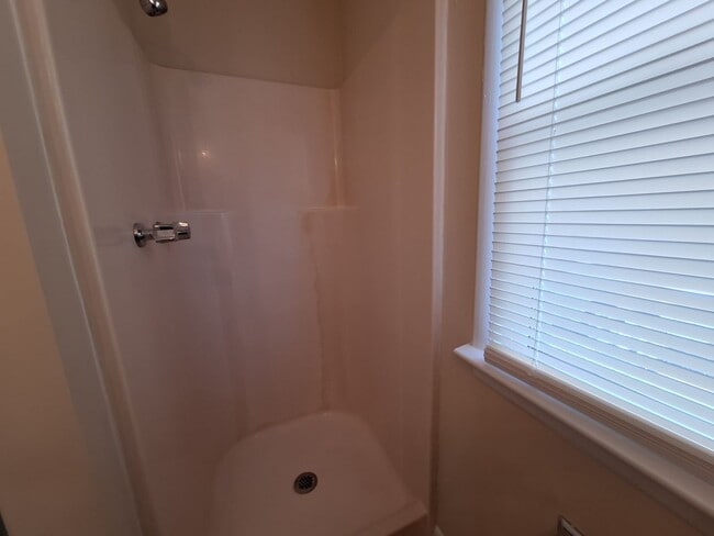 Building Photo - Single Family Home