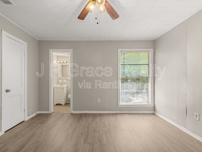 Building Photo - 1801 Reuter Ave