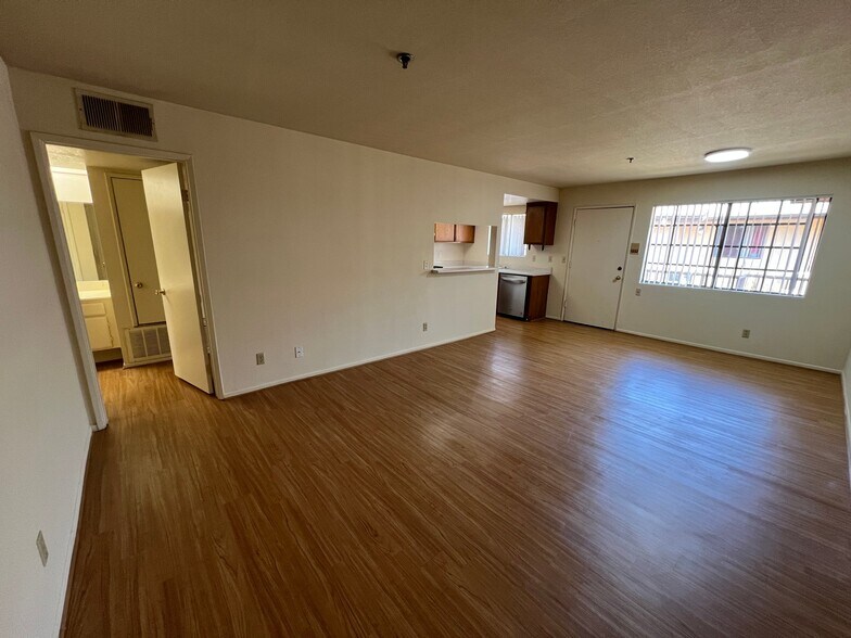 Building Photo - 1517 Rock Glen Ave