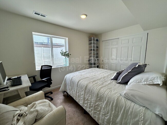 Building Photo - 514 Rolling Meadow Dr