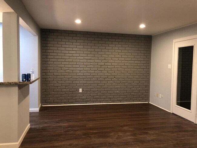 Building Photo - 13168 Trail Hollow Dr