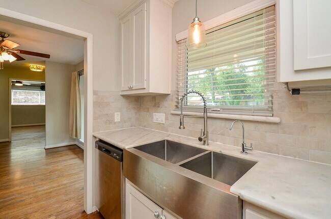Building Photo - 10050 Haddington Dr