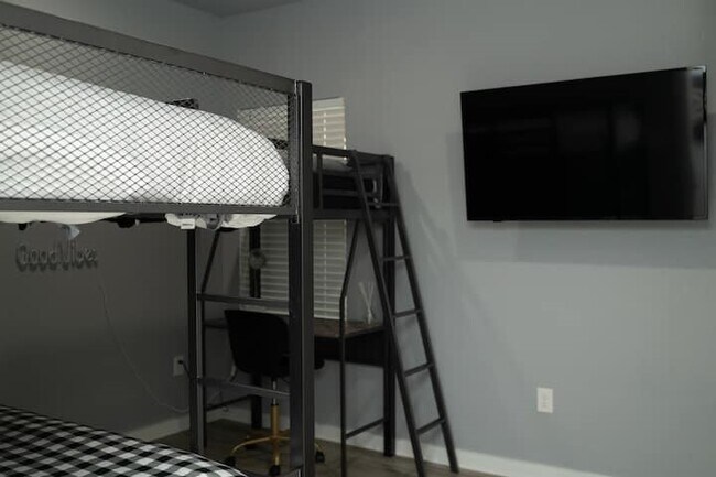 Building Photo - 7925 Brandon St