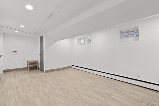 Building Photo - 1631 Paulding Ave