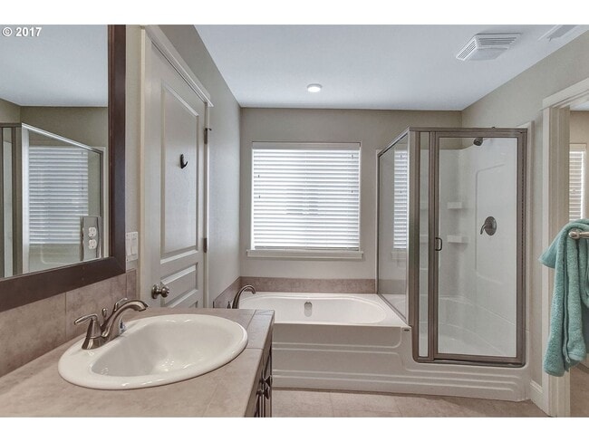 Building Photo - Bright and Open Floor Plan with Fireplace, Attached Garage & Vaulted Ceilings