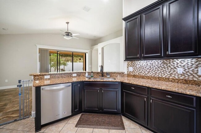 Building Photo - 8522 White Poplar Dr