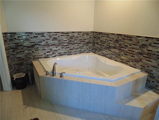 Building Photo - 3895 Deauville Way