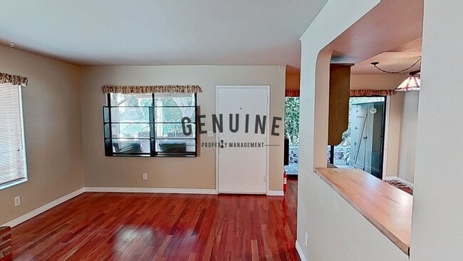 Building Photo - 2 Story 3Bd 2Ba Townhouse