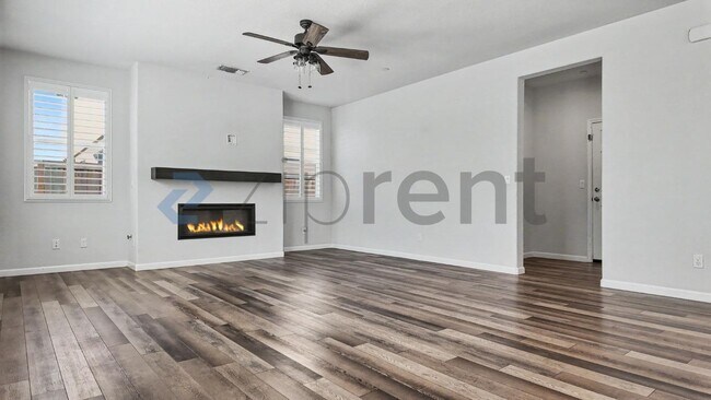 Building Photo - Unit