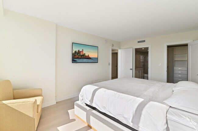 Building Photo - 2600 N Flagler Dr