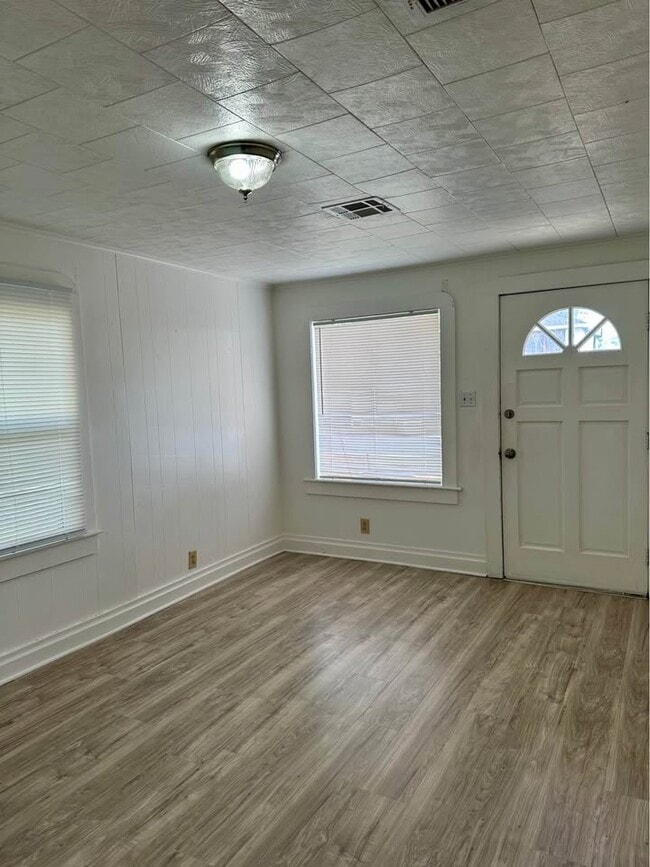 Building Photo - 648 Ave H