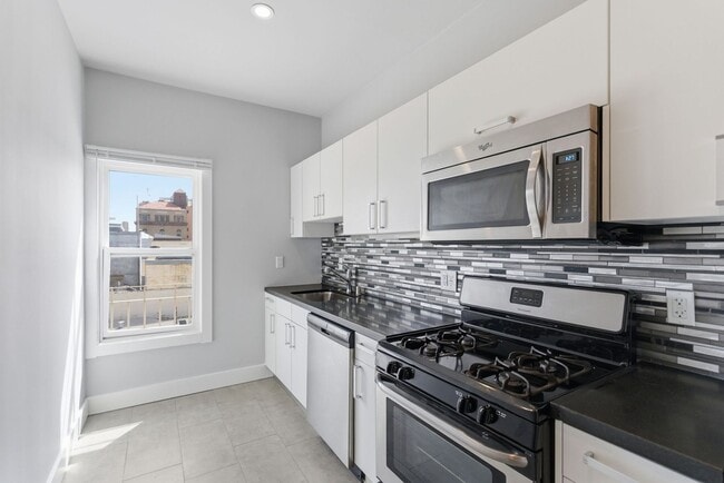 Building Photo - 903 Pine St