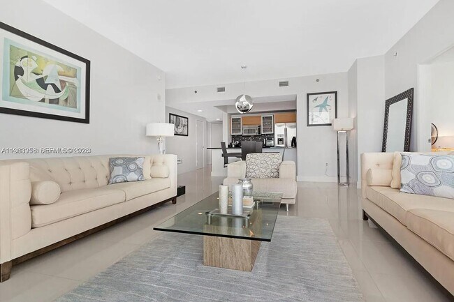 Building Photo - 950 Brickell Bay Dr