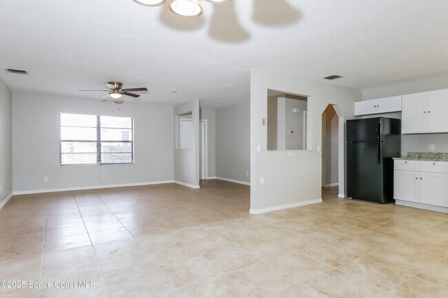 Building Photo - 901 S E O'Donnell Ln