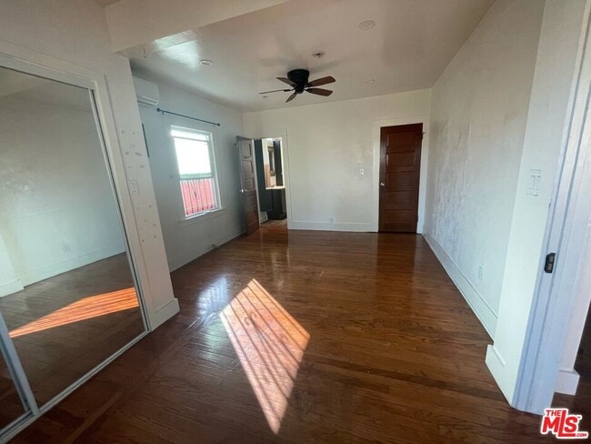 Building Photo - 547 Brooks Ave