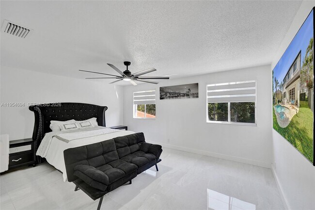 Building Photo - 1367 Camellia Cir