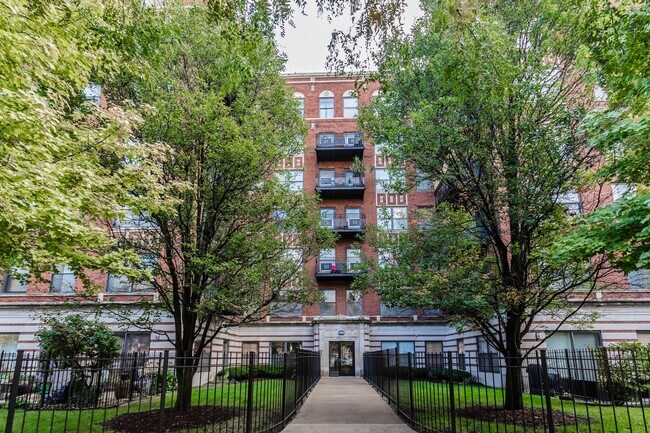Primary Photo - 4537 S Drexel Blvd
