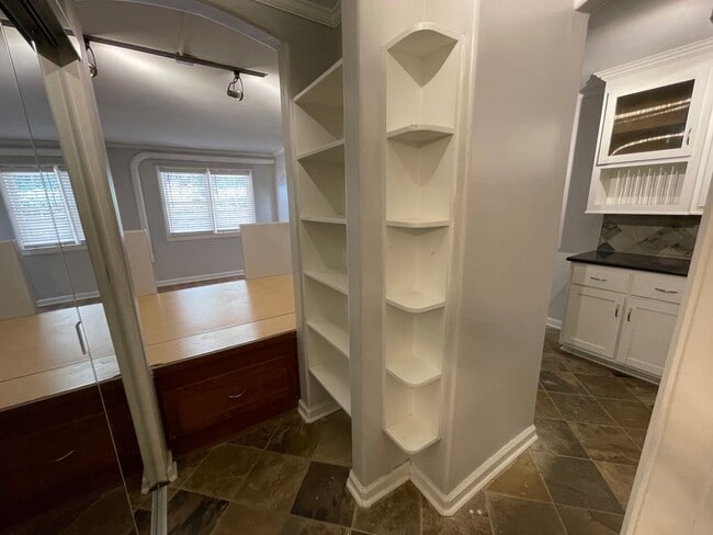 Building Photo - STUDIO APARTMENT LEASING AUGUST 9TH 2026! 1/2 DEPOSIT SPECIAL