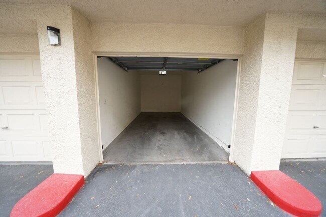 Building Photo - SHOWINGS AVAILABLE NOW