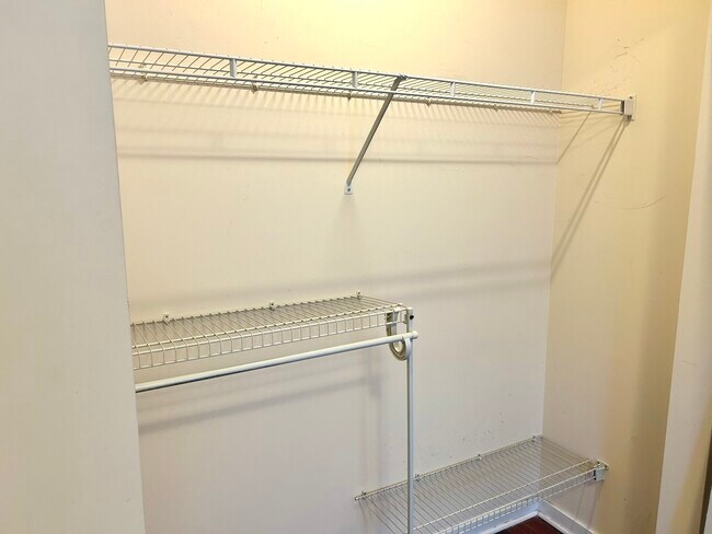 Building Photo - 873 N Larrabee St