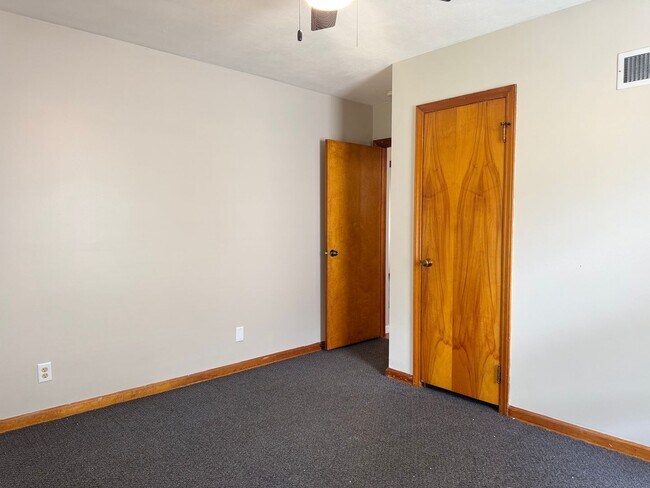 Building Photo - 724 Ratone St