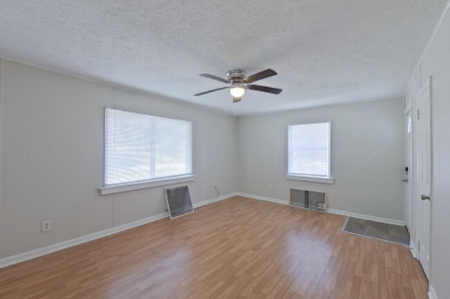 Building Photo - 671-673-673 S Wheatland Ave