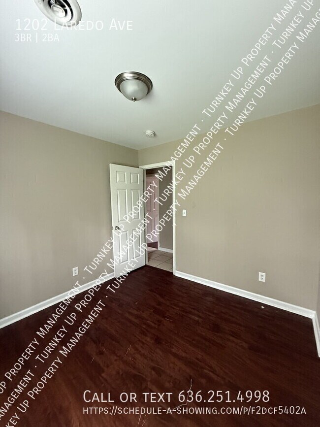 Building Photo - 1202 Laredo Ave