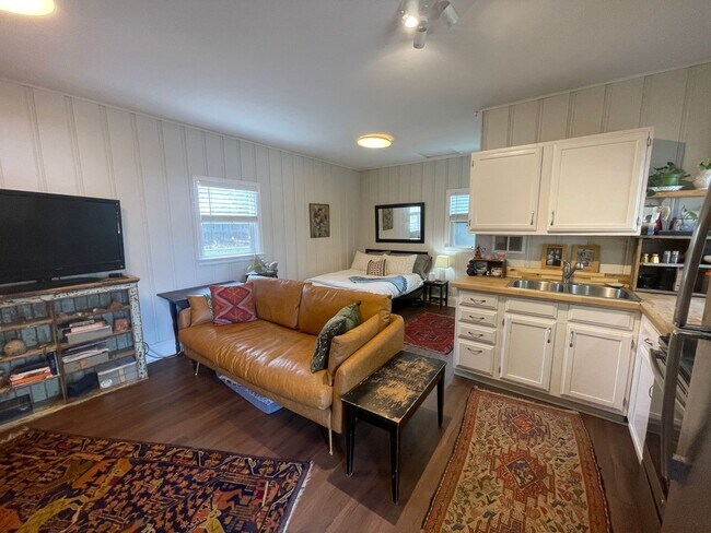 Building Photo - 4655 Pierce St