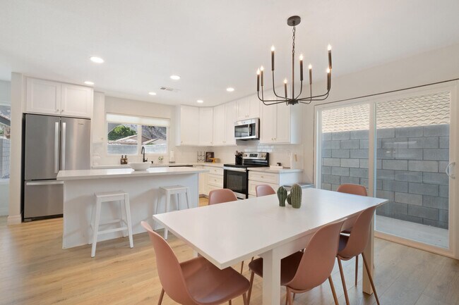 Building Photo - 53560 Avenida Herrera