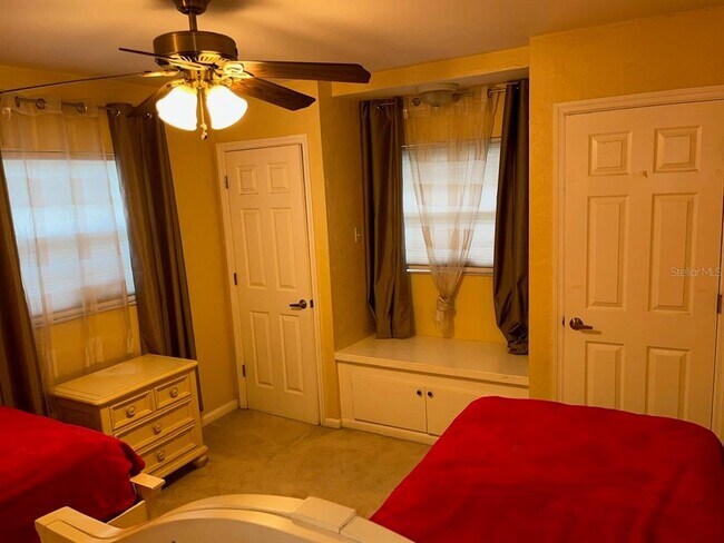 Building Photo - 2130 E Vina Del Mar Blvd