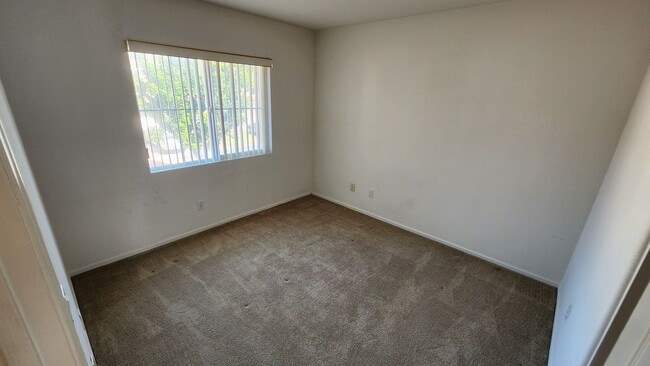 Building Photo - 3 Bedroom House in Sunset Glen Community