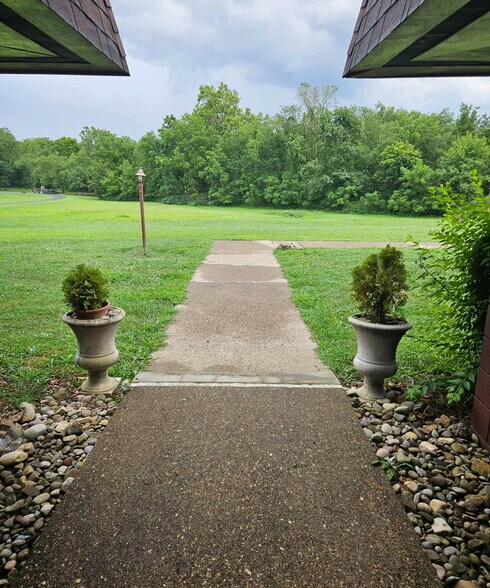 Building Photo - 170 Archway Dr