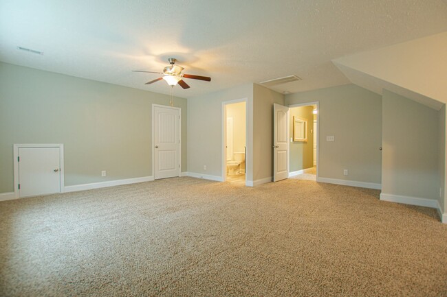 Building Photo - Pet Friendly Four Bedroom with Bonus!