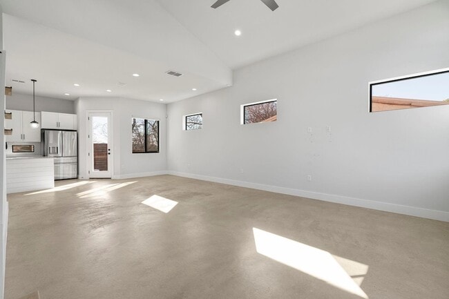 Building Photo - 1405 Perez St