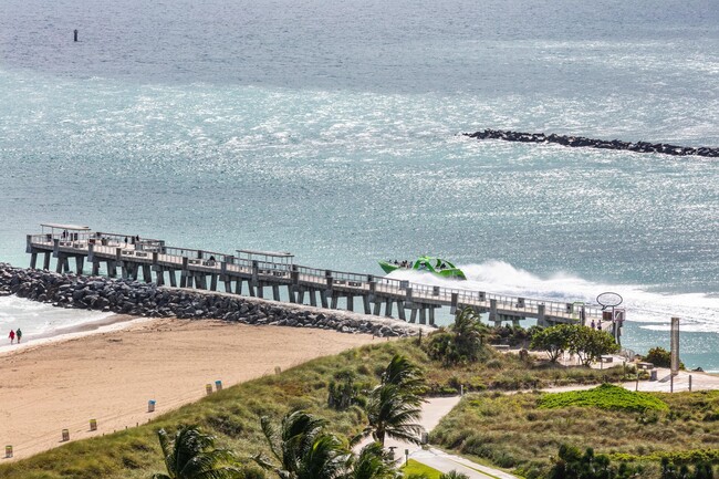 Building Photo - Continuum On South Beach North 1705