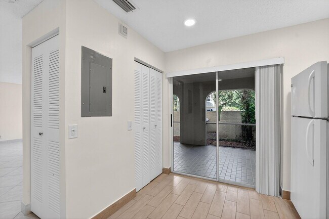 Building Photo - 6695 Via Regina