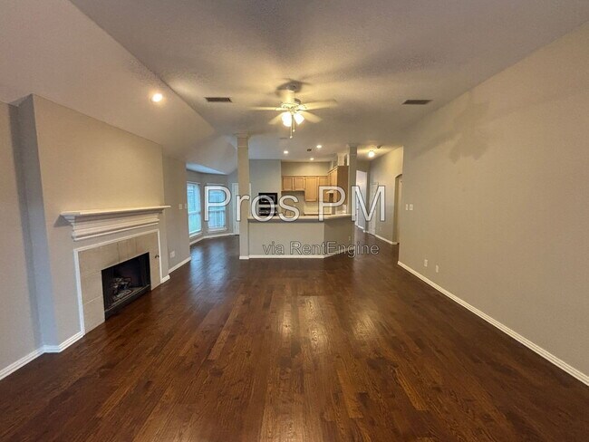 Building Photo - 2921 Meadow Glen Dr
