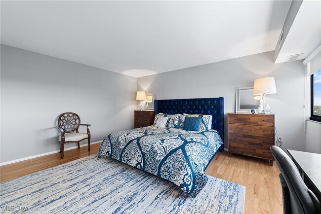 Building Photo - 12550 Lake Ave