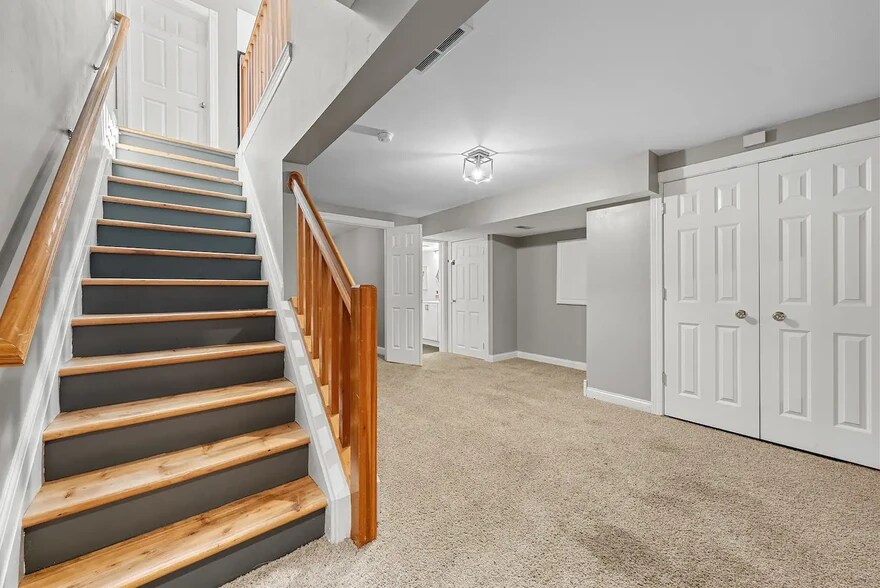 Building Photo - 950 N 6th St