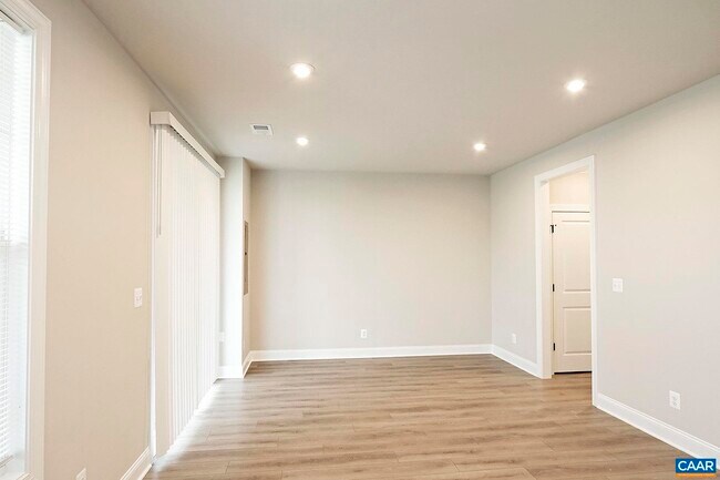 Building Photo - 4012 Talen Ln