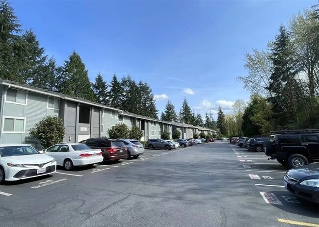 Building Photo - 4727 W Lake Sammamish Pkwy SE