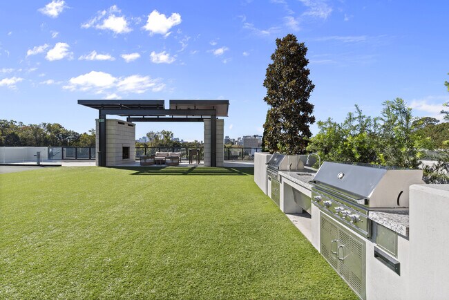 Building Photo - 2425 Peachtree Rd NE