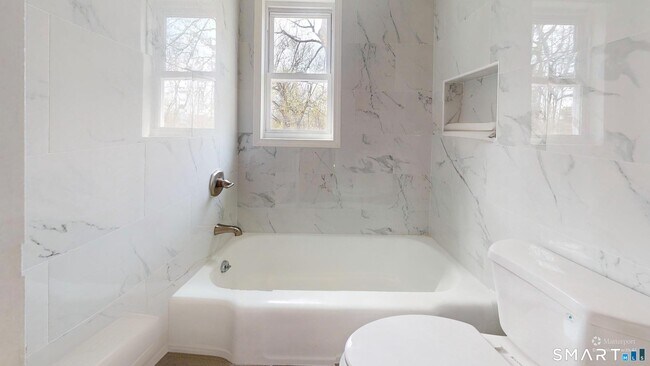 Building Photo - 638 Prospect St